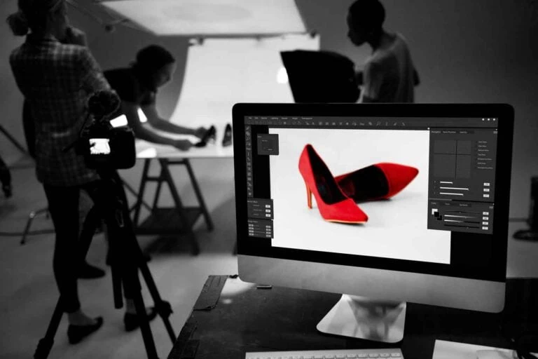 Professionelles Shooting von Schuhen in einem Fotostudio